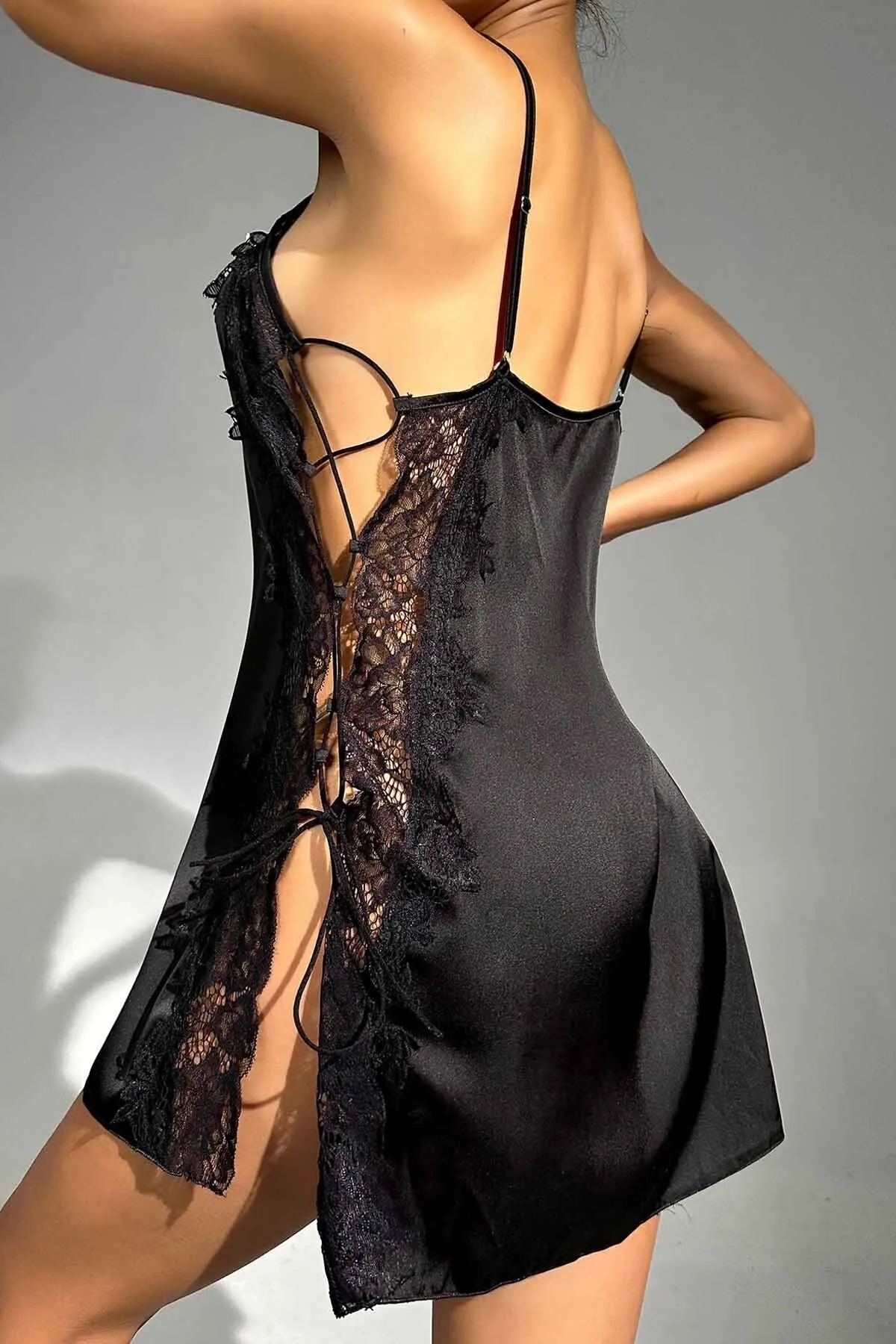 Merry See  Set aus besticktem Satin-Nachthemd mit Schnürung und Spitze