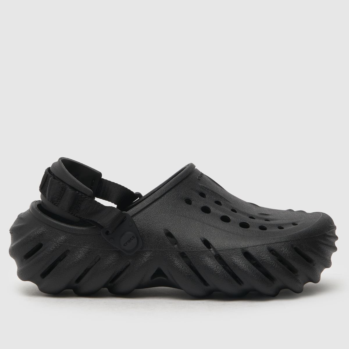 Crocs Echo klumpa szandál fekete színben