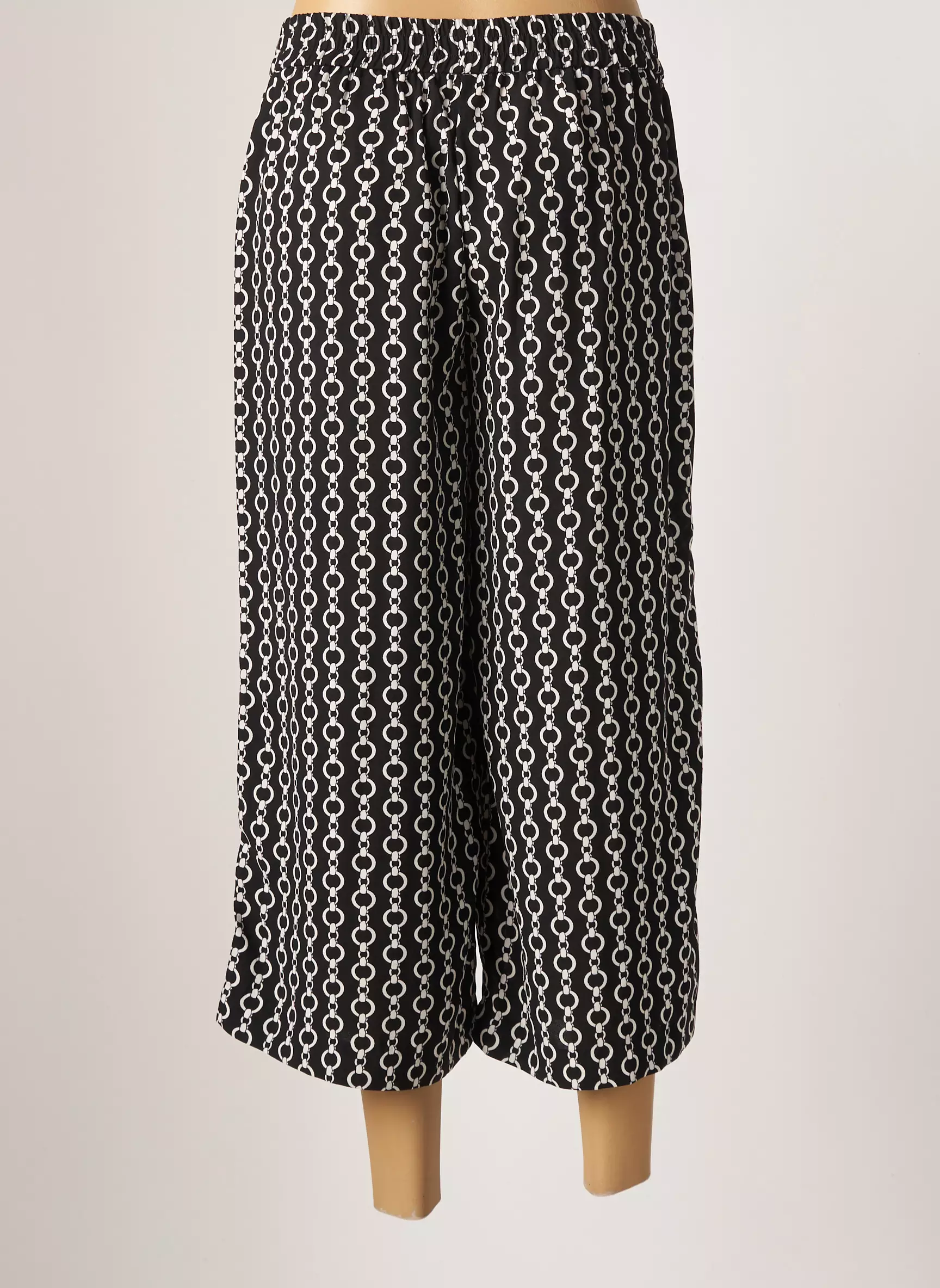 Lcdn Pantacourts Femme couleur noir