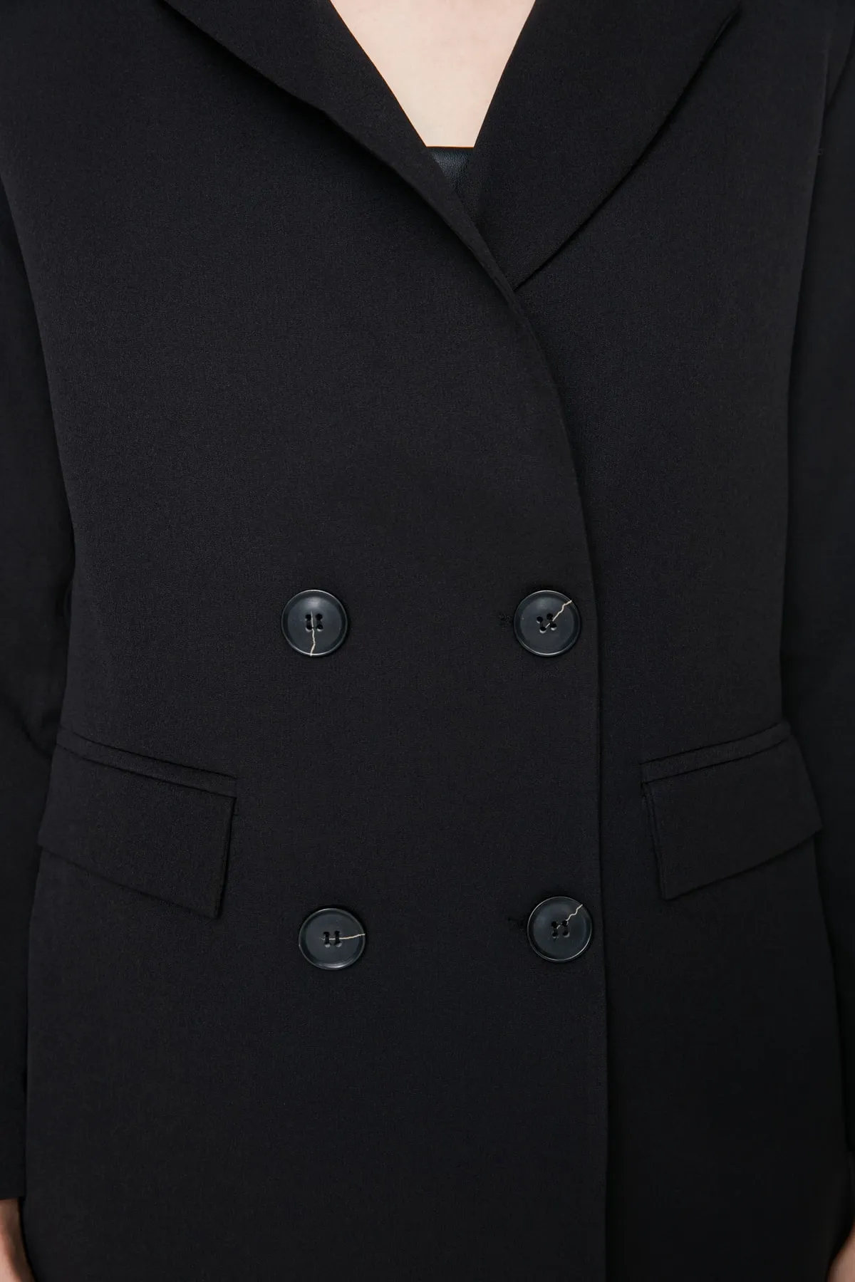 Trendyol Collection  Schwarze, gefütterte, geknöpfte, gewebte Blazerjacke TWOAW21CE0272