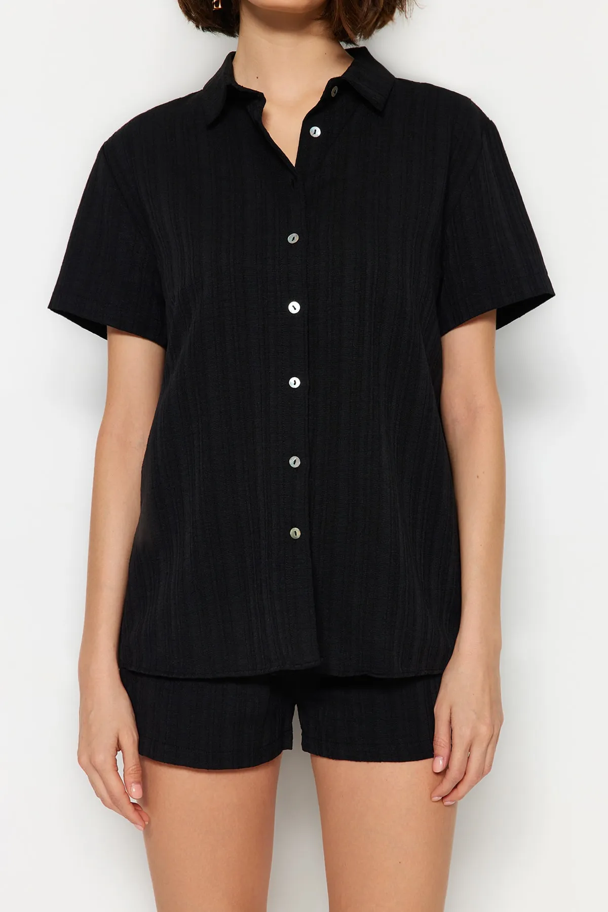 Trendyol Collection  Schwarzes Hemd-Shorts-Set aus gewebtem Leinengemisch TBESS23AU00054