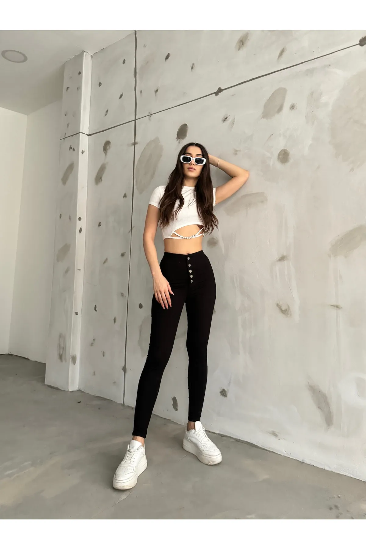 BİKELİFE  Schwarze Damen-Leggings mit hoher Taille und schmalem Bein und Knöpfen