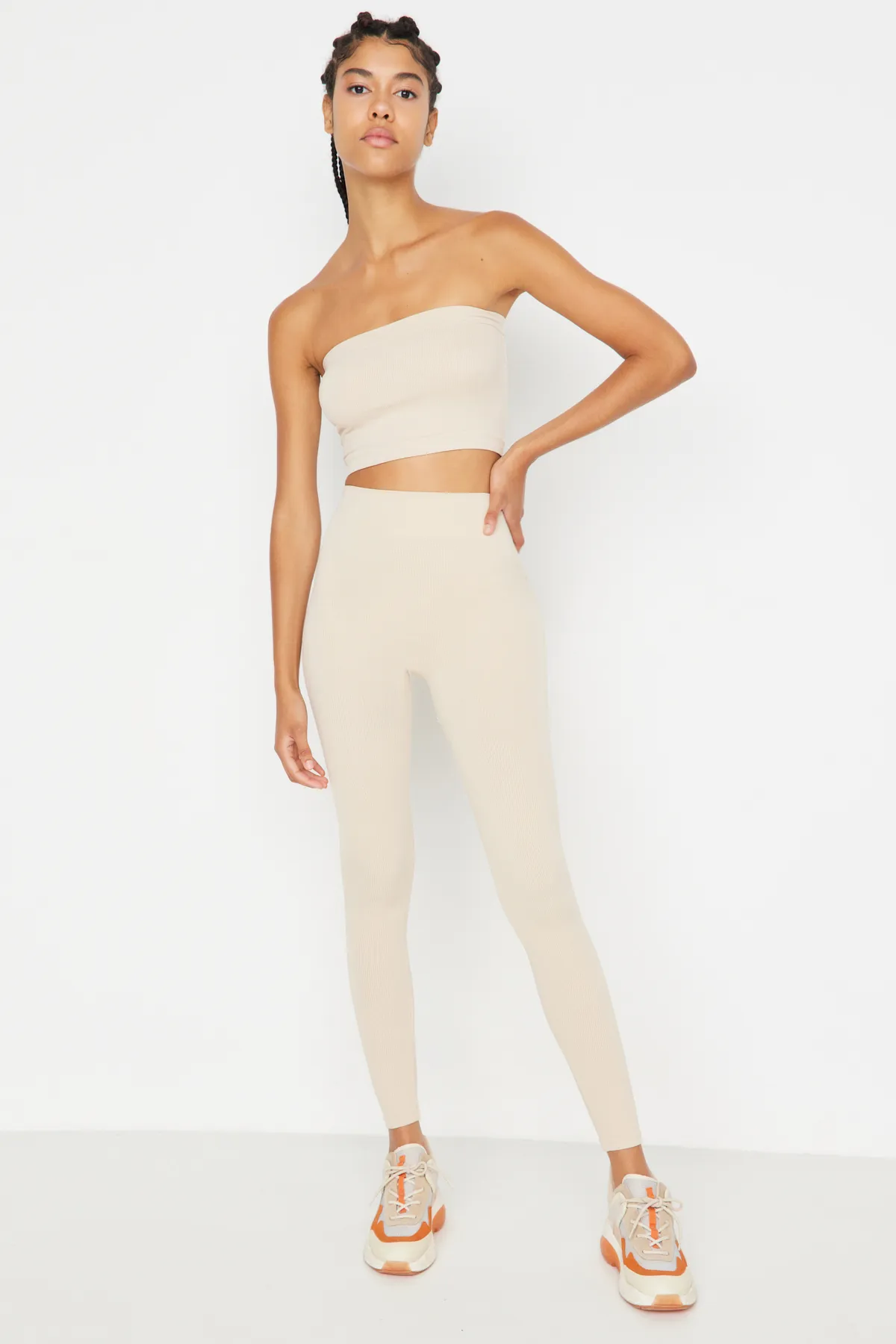 Trendyol Collection  Beigefarbene, nahtlos/nahtlos gestrickte Sport-Leggings in voller Länge TWOAW20TA0071