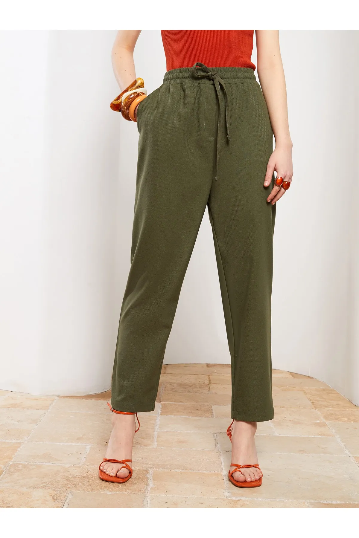 LC Waikiki  Damenhose mit hoher Taille, elastisch, bequeme Passform, gerade Tasche, detailliert