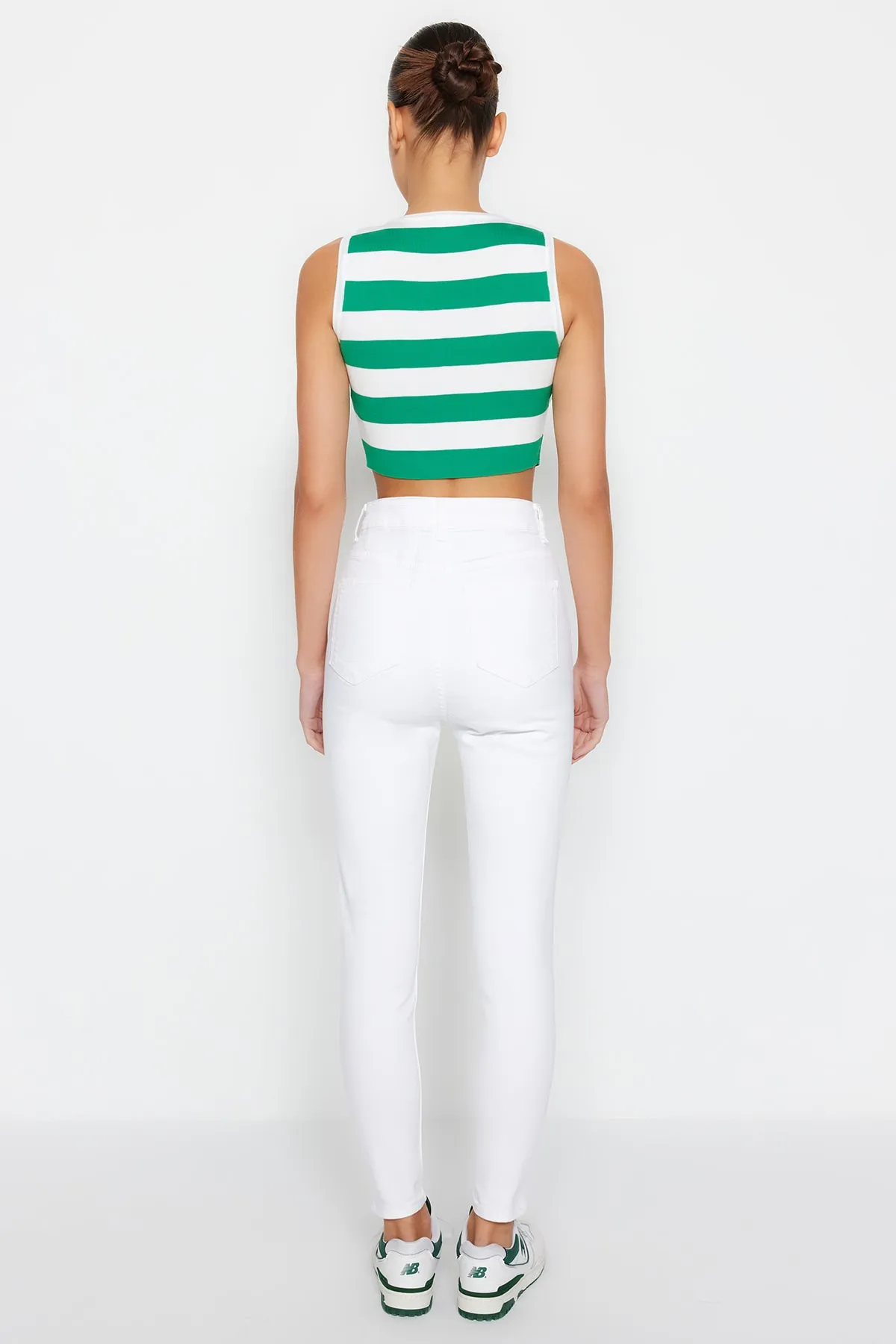 Trendyol Collection  Weiße Skinny-Jeans mit superhoher Taille TWOSS23JE00202