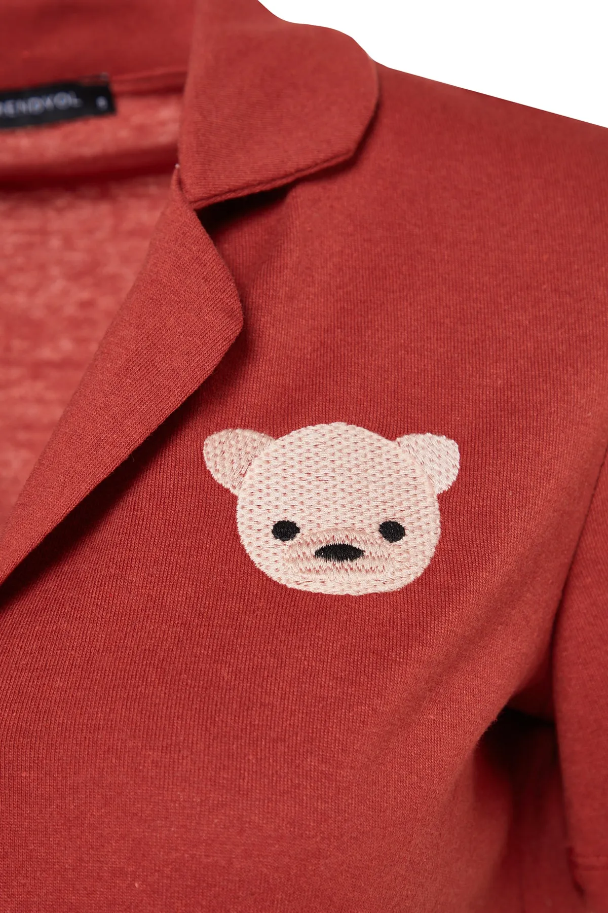 Trendyol Collection  Zimtfarbenes Pyjama-Set aus Hemd und Shorts aus 100 % Baumwolle mit Teddybär-Stickerei THMSS23PT00012