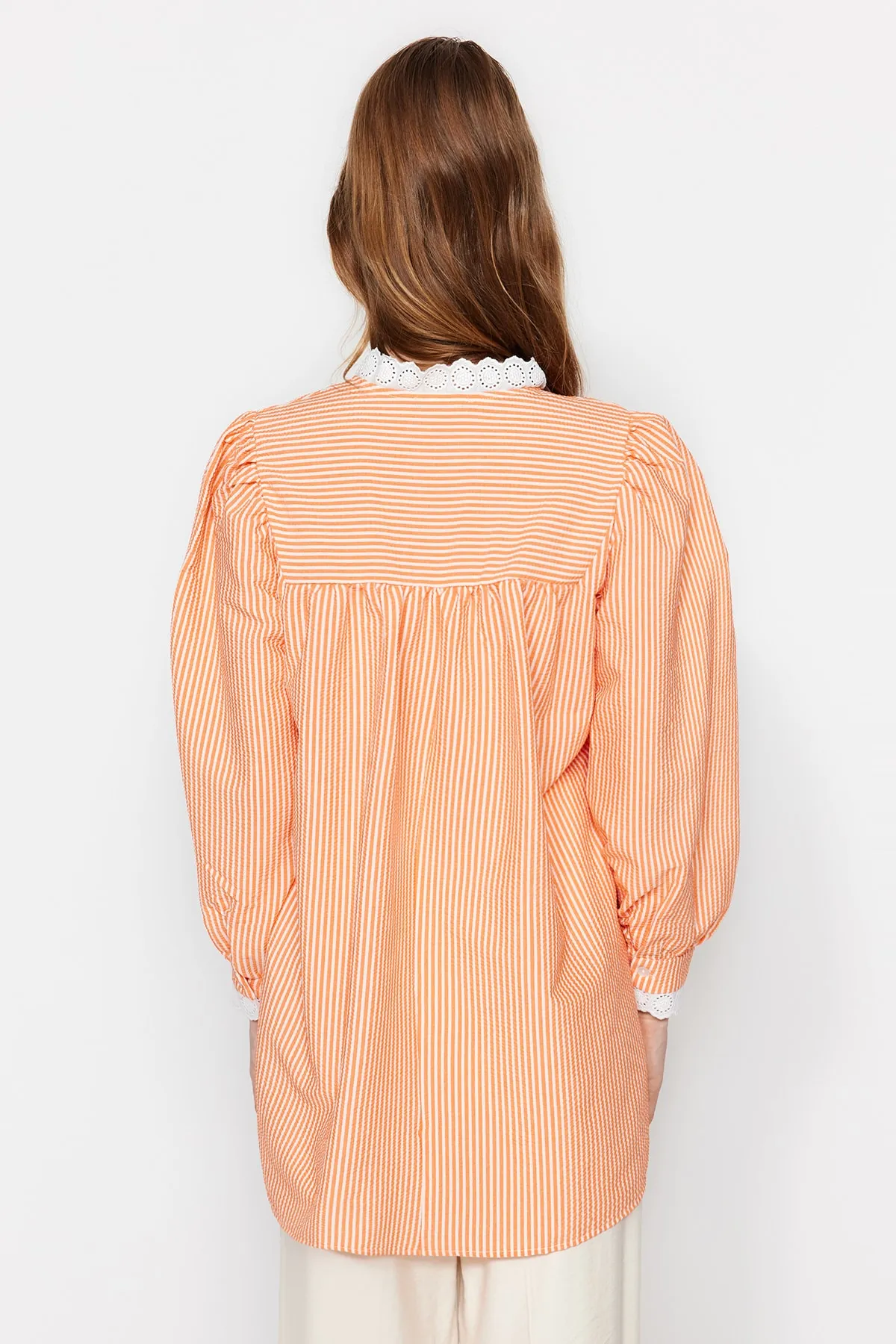 Trendyol Modest  Orangefarbene, karierte Seersucker-Tunika mit gewebter Spitze TCTSS23UK00067