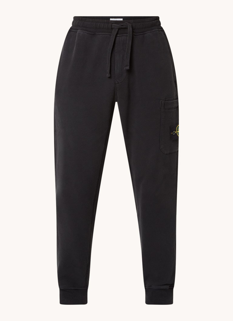 Stone Island 62620 sašaurinātas sporta bikses ar sānu kabatām un logotipu