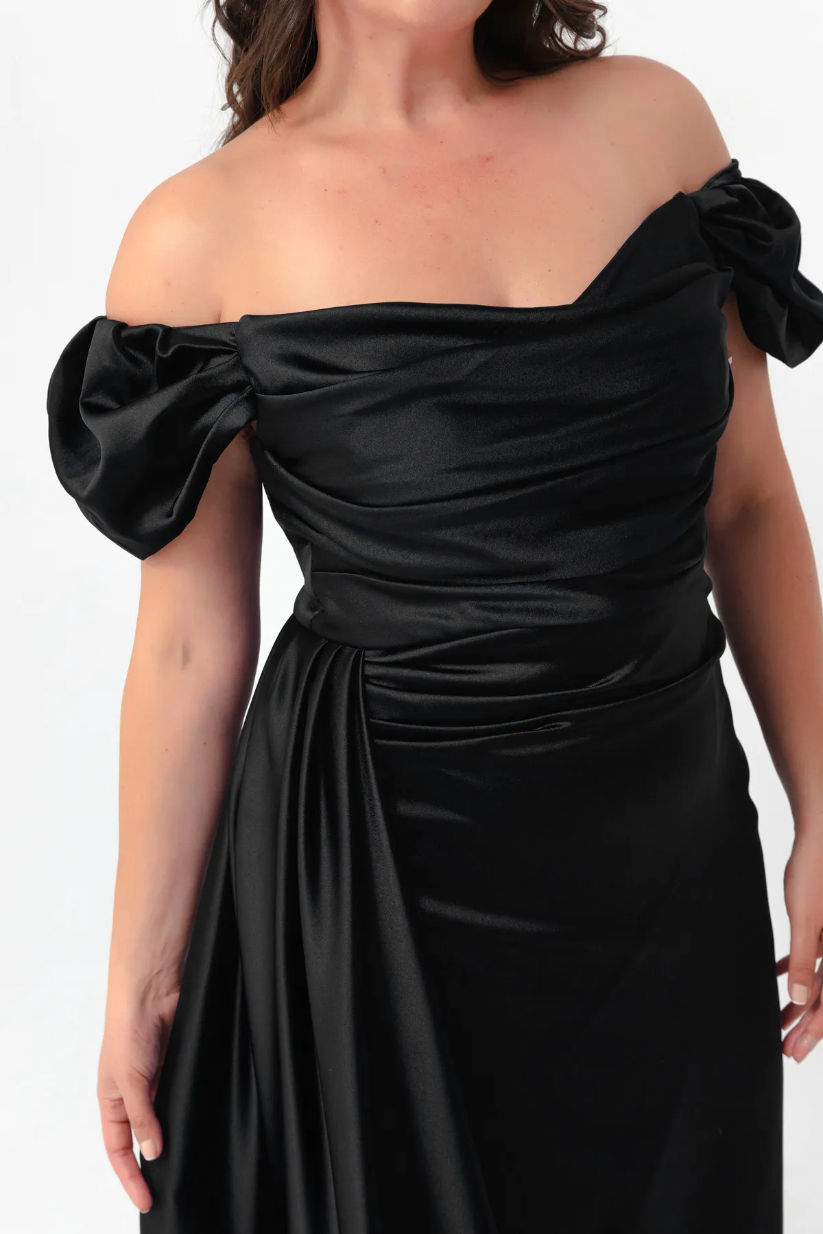 Lafaba  Schwarzes, trainiertes, langes Satin-Abendkleid und Abschlusskleid mit U-Boot-Ausschnitt für Damen