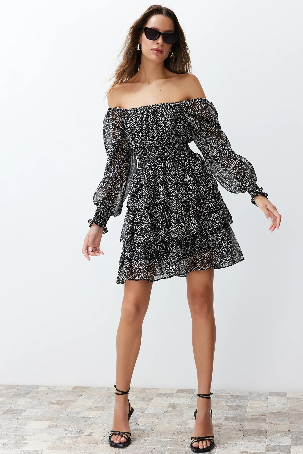 Trendyol Collection  Schwarz gemustertes Skater-Volant-Chiffon-Minikleid TWOSS24EL00916