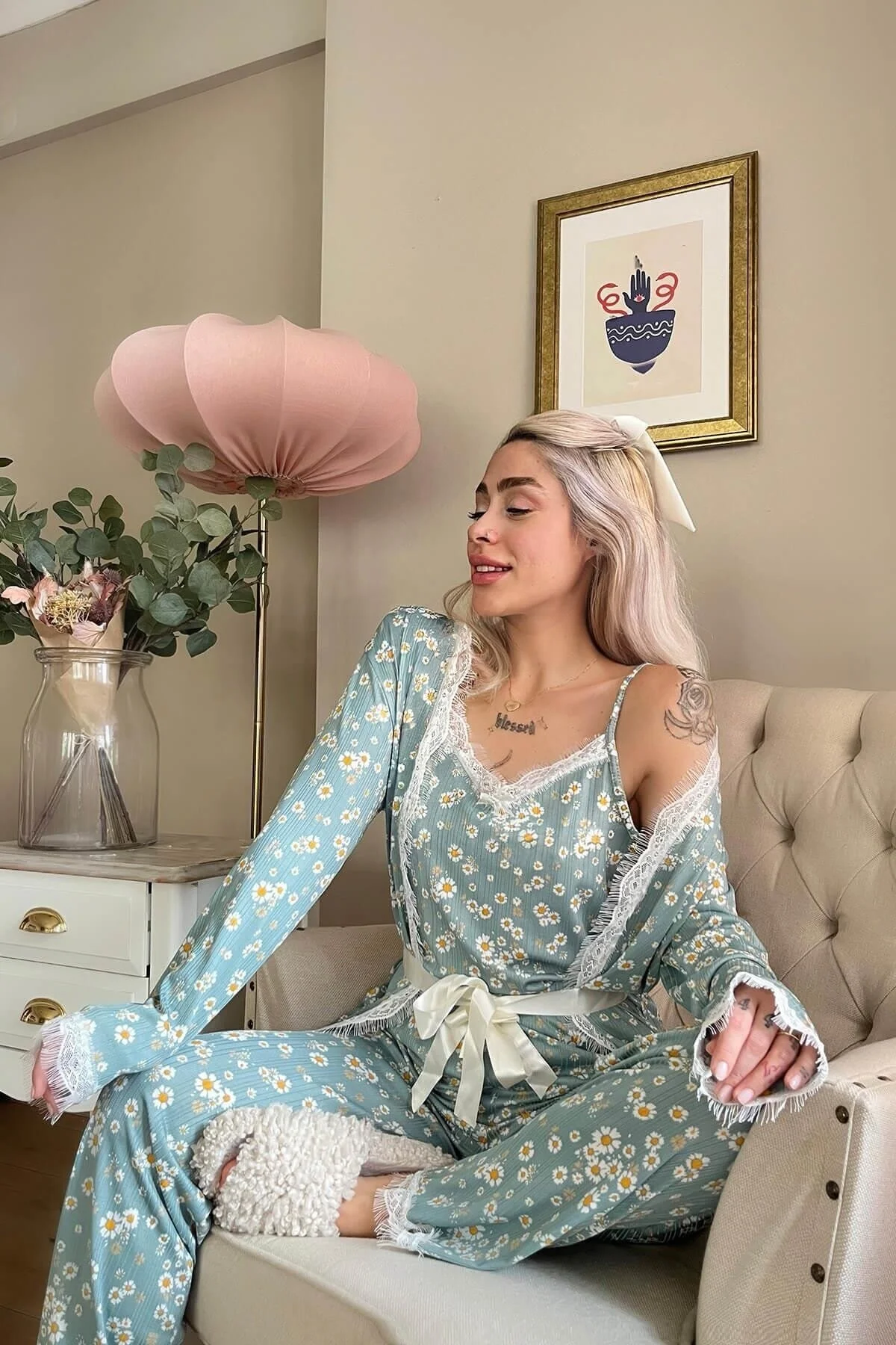Pijamaevi  Grün-gelbes Mini-Pegasus-Pyjama-Set mit Gänseblümchenmuster und Morgenmantel