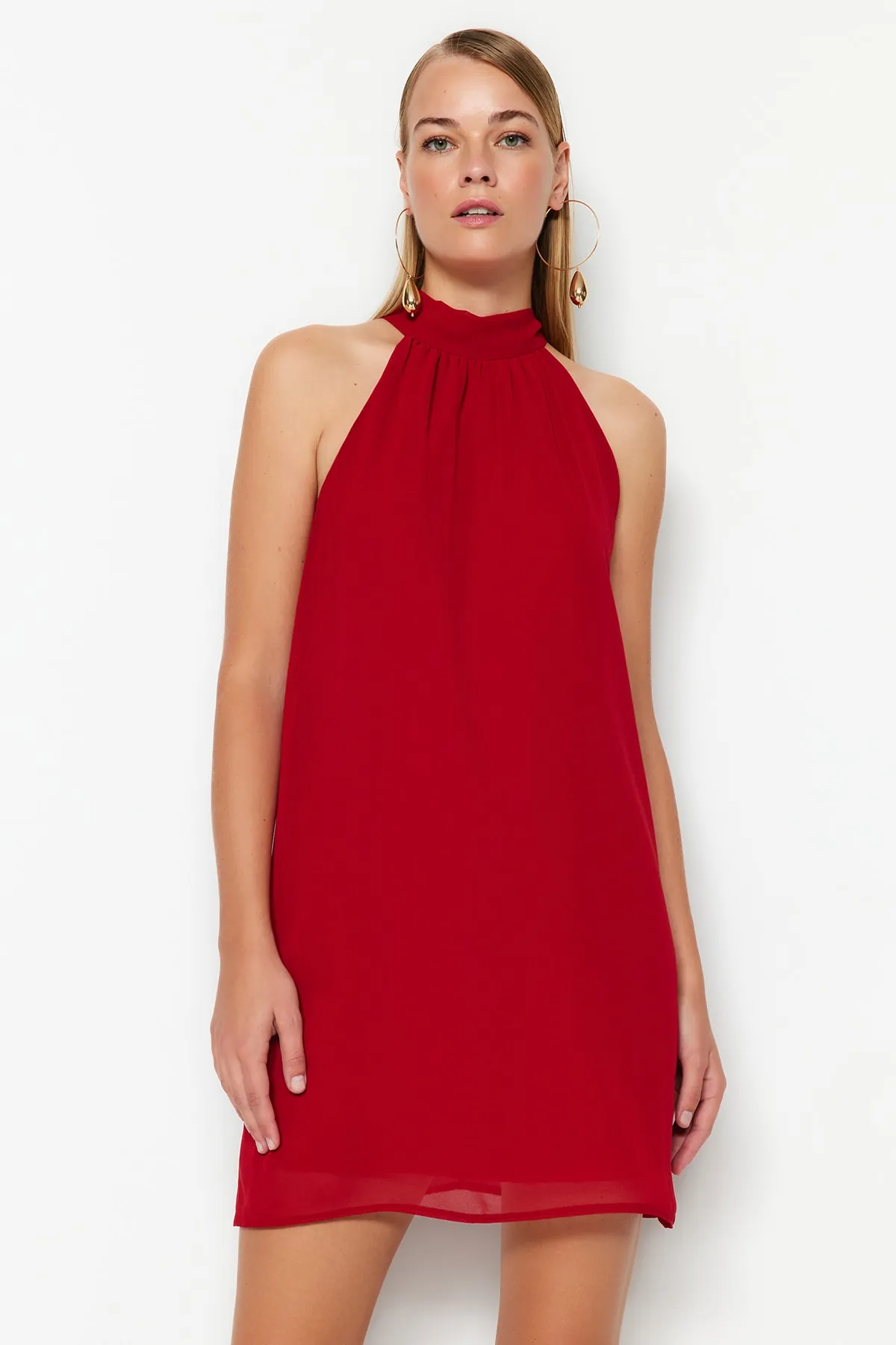 Trendyol Collection  Rotes gerade geschnittenes Mini-Webkleid mit Neckholder und Neckholder TWOSS23EL01059