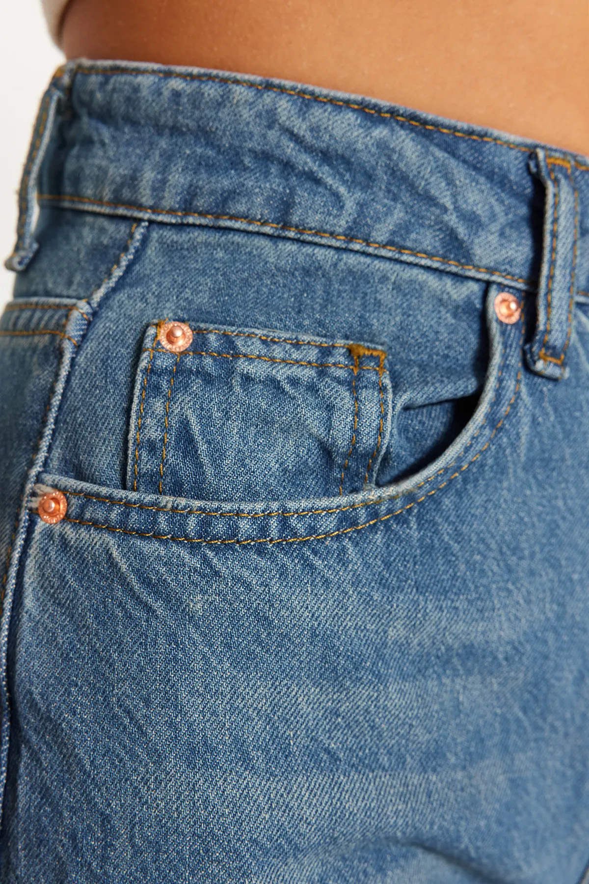 Trendyol Collection  Blaue Jeans mit hoher Taille und weitem Bein TWOSS24JE00020