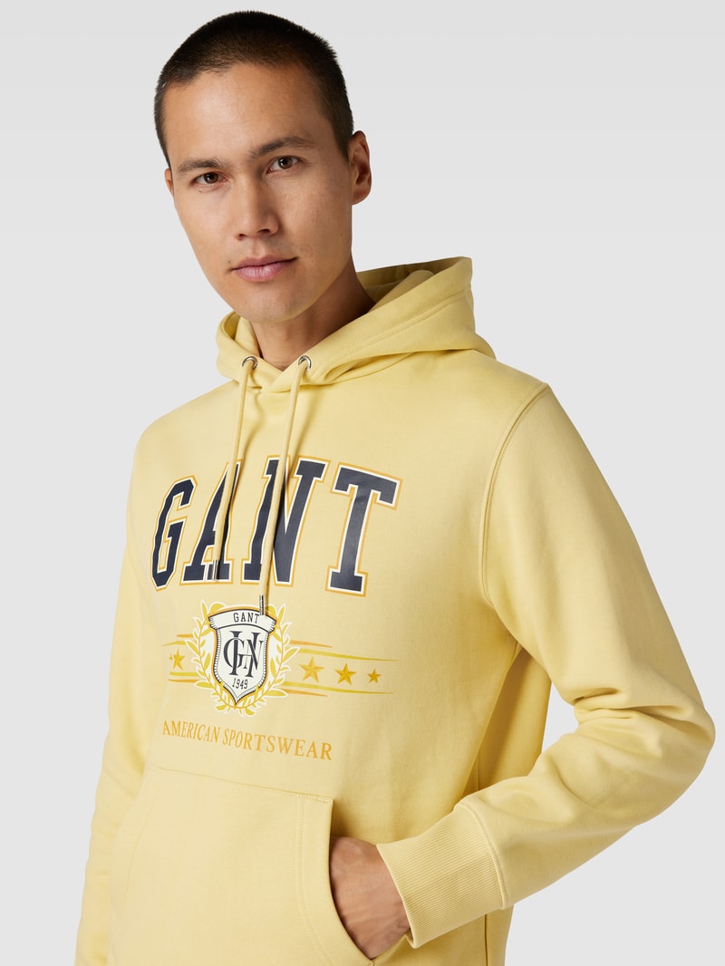 Hoodie mit Label-Print in hellgelb