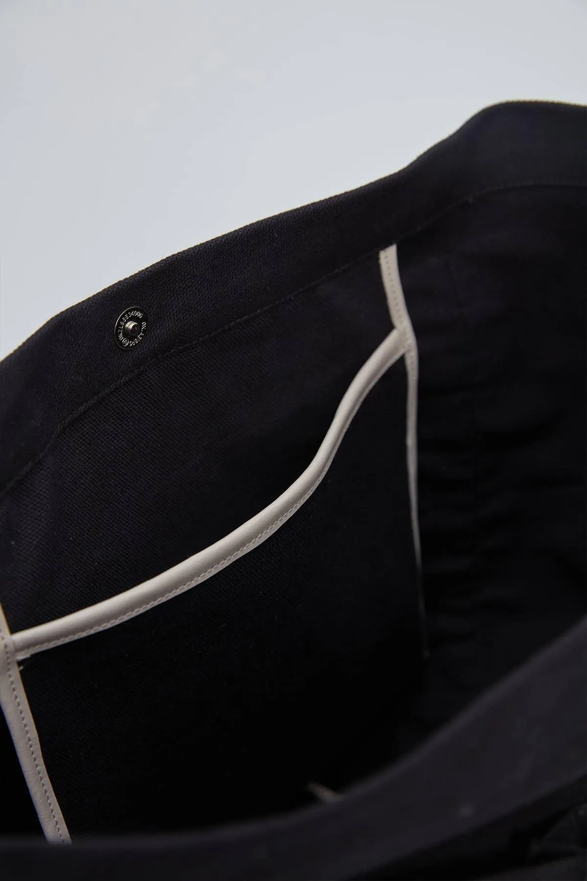 Manuka  Canvas-Tasche mit mehreren Taschen, Schwarz