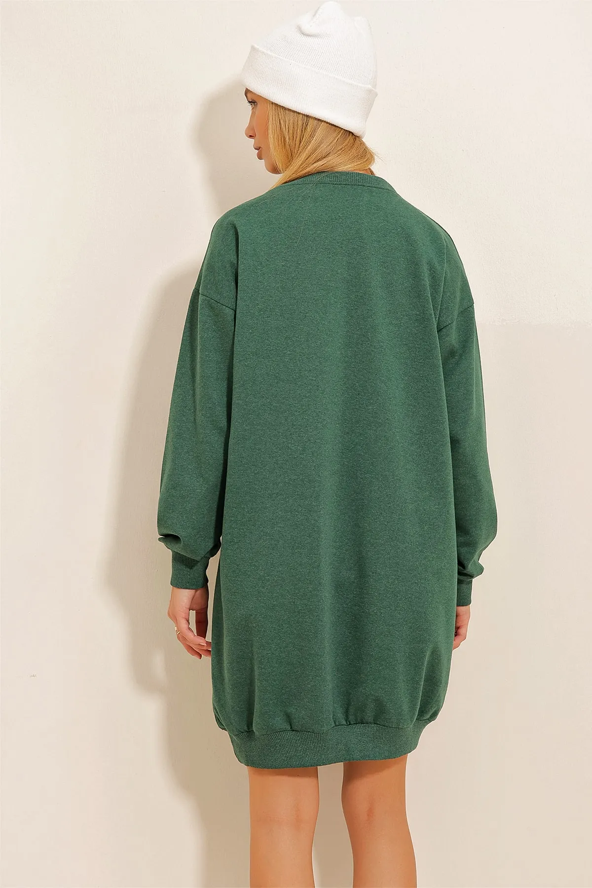Trend Alaçatı Stili  Walnussgrünes Oversize-Sweatshirtkleid mit Rundhalsausschnitt für Damen ALC-X10859
