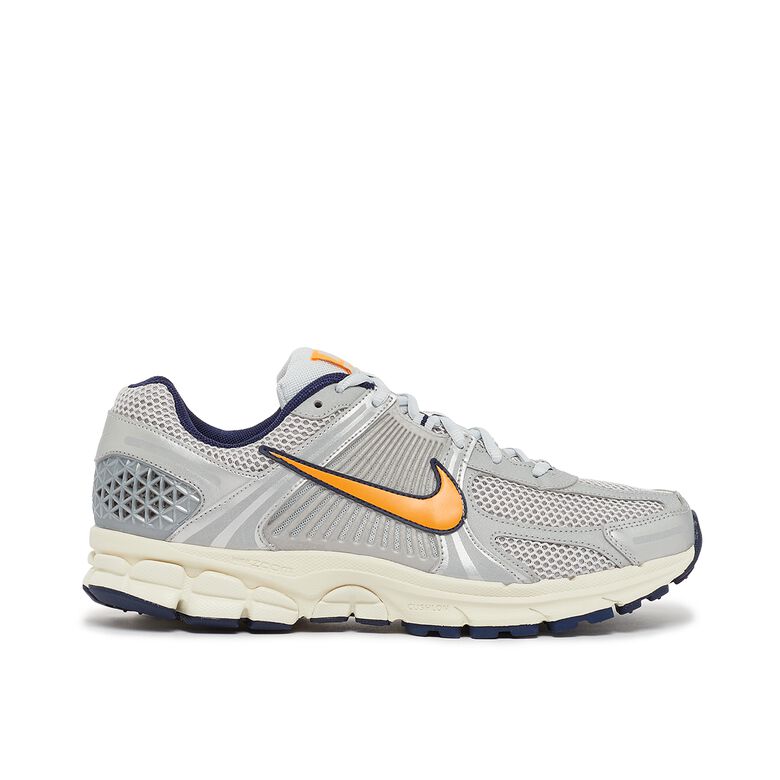 NIKE Wmns Zoom Vomero 5 