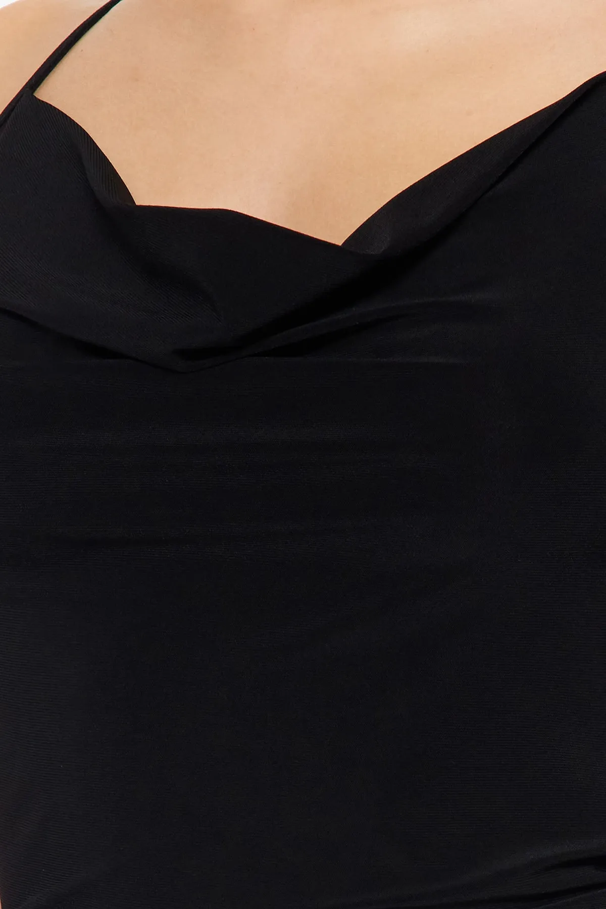 Trendyol Collection  Schwarzer Strickbody mit Degaje-Kragen TPRSS23BD00050
