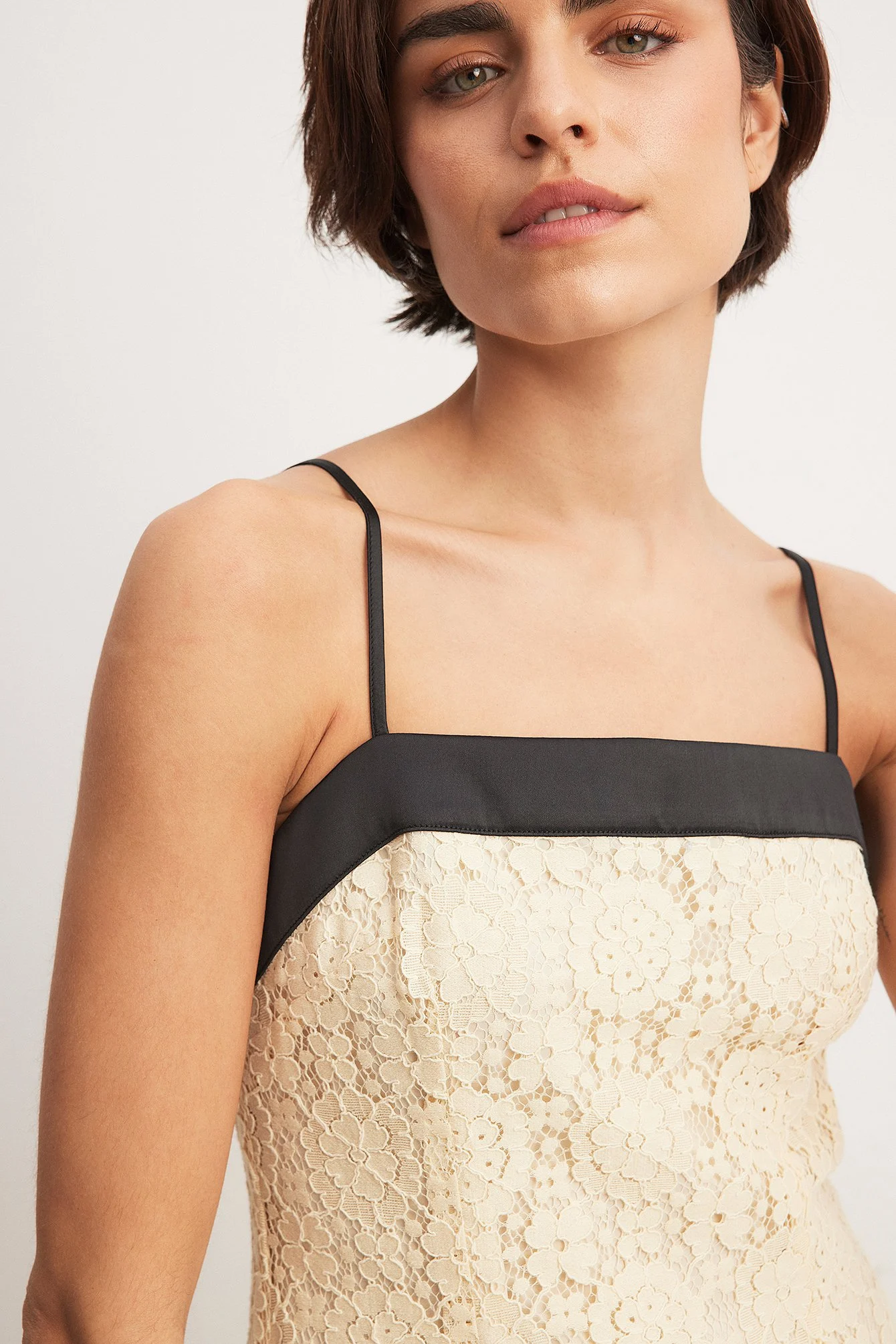 Maxikleid mit Spitzen-Detail