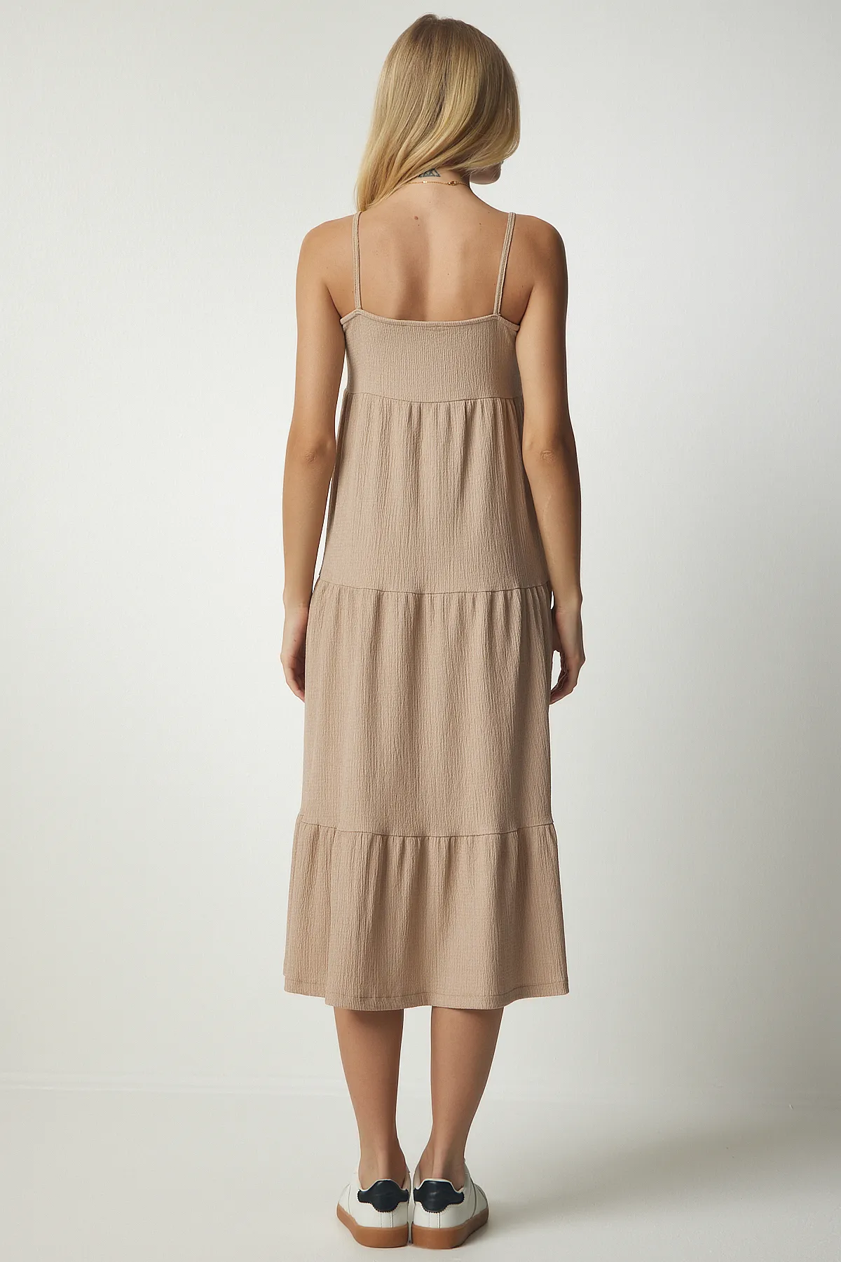 Happiness İstanbul  Damen-Sommerstrickkleid mit offenem Keksträger und Volants UB00077