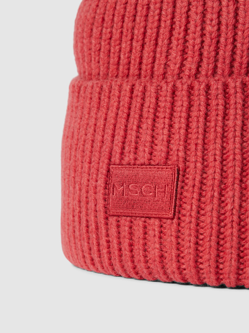 Beanie mit Label-Patch Modell 'Kara' in hellrot