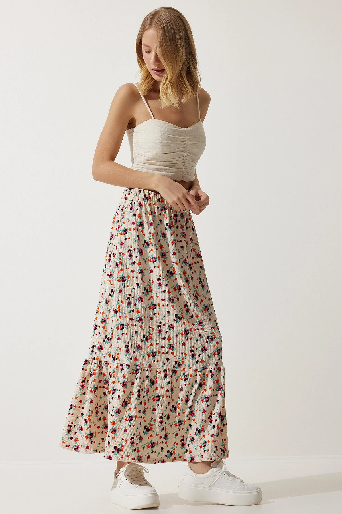 Happiness İstanbul  Cremefarbener Viskoserock mit Volant und Blumenmuster für Damen DD01312