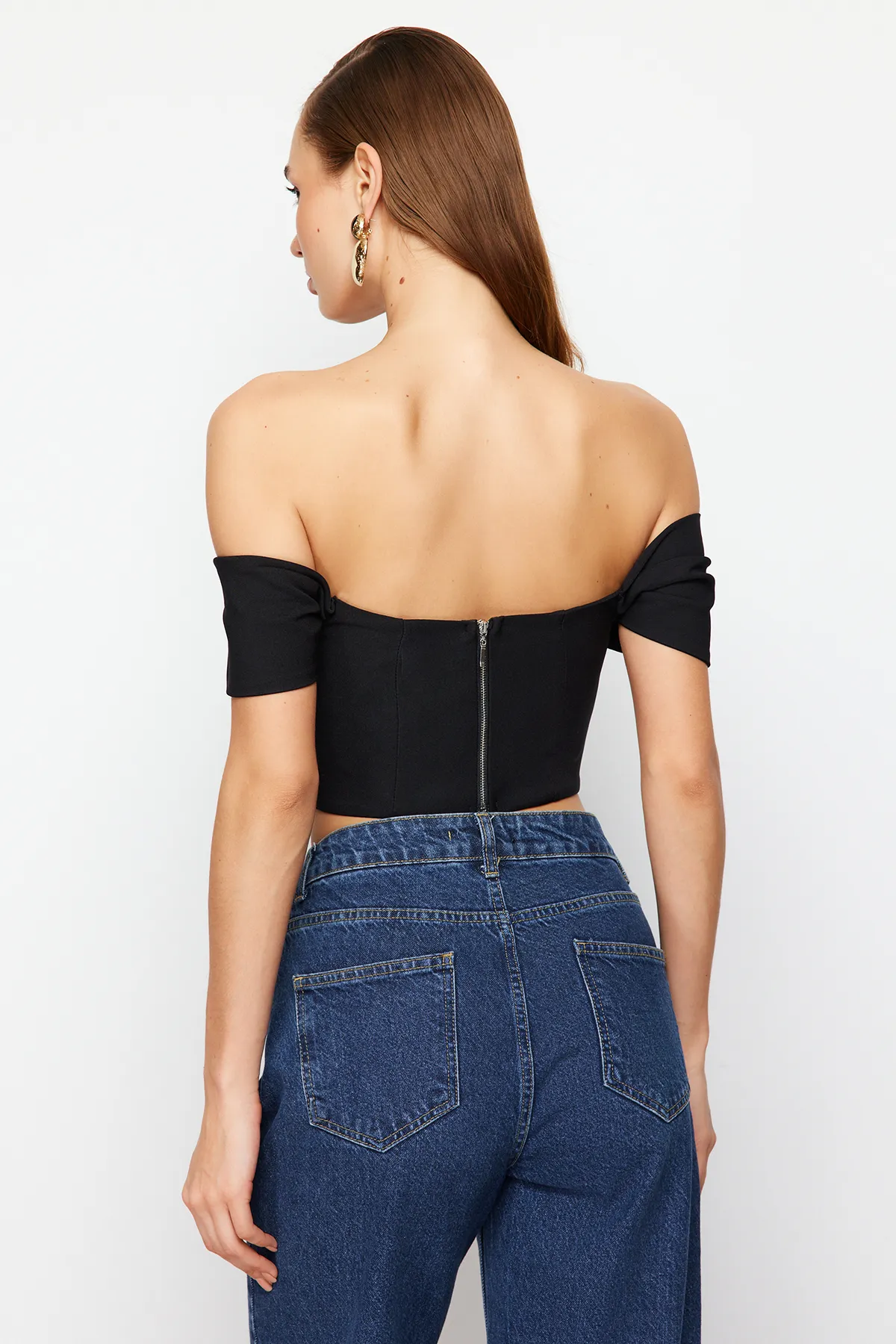 Trendyol Collection  Schwarzes Bustier mit Carmenkragen TPRSS24BS00018