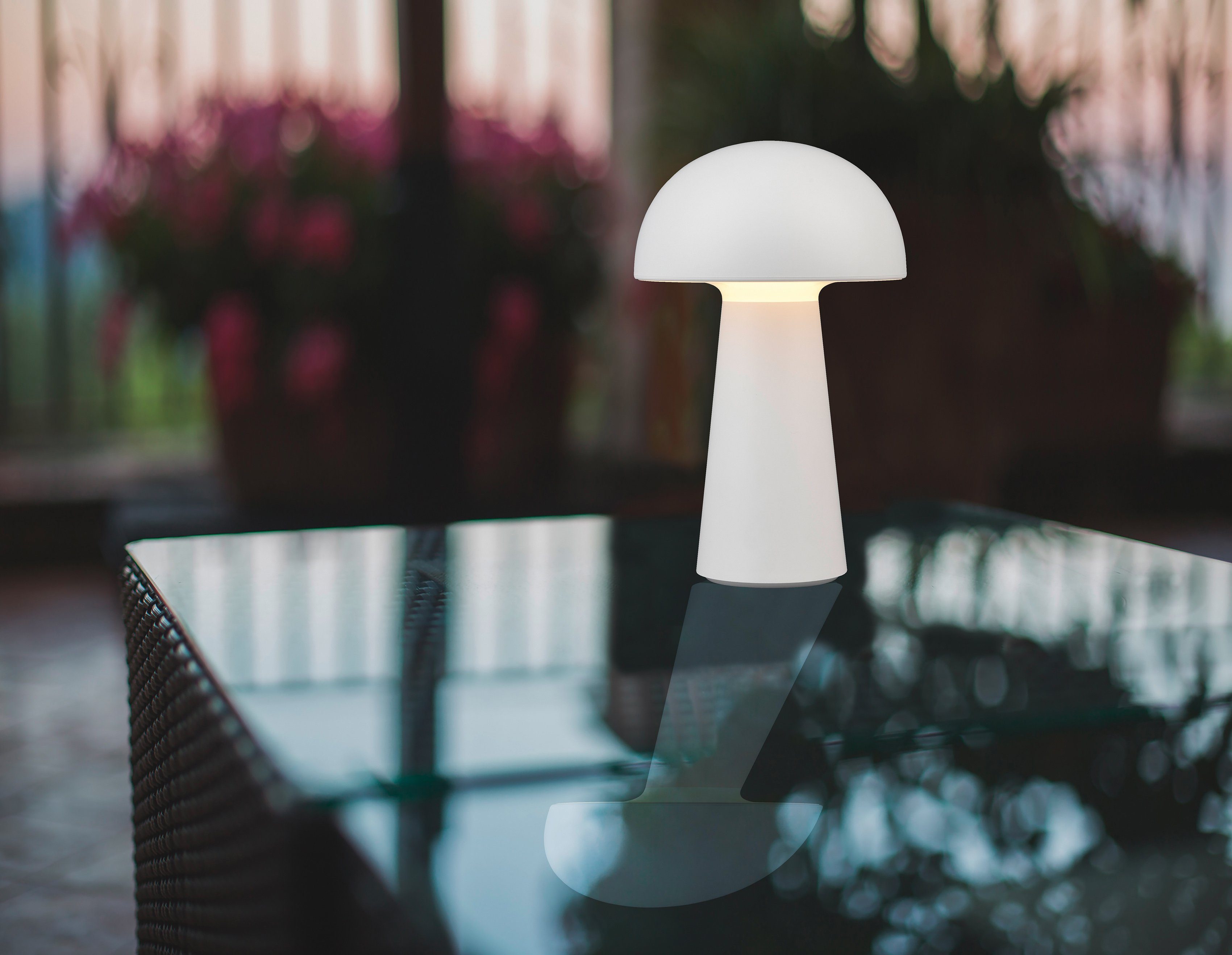 TRIO Leuchten LED Außen-Tischleuchte Lennon, Dimmfunktion, LED fest integriert, Warmweiß, LED Outdoor Tischlampe, 4-fach Touchdimmer, Ladefunktion per USB, IP44