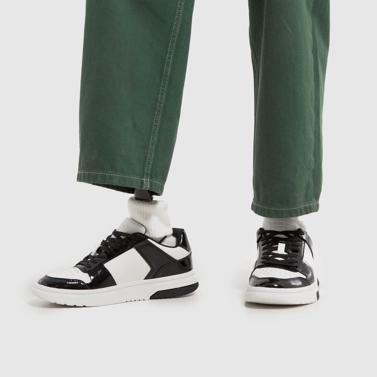 Tenisky Tommy Jeans Brooklyn v černé a bílé barvě