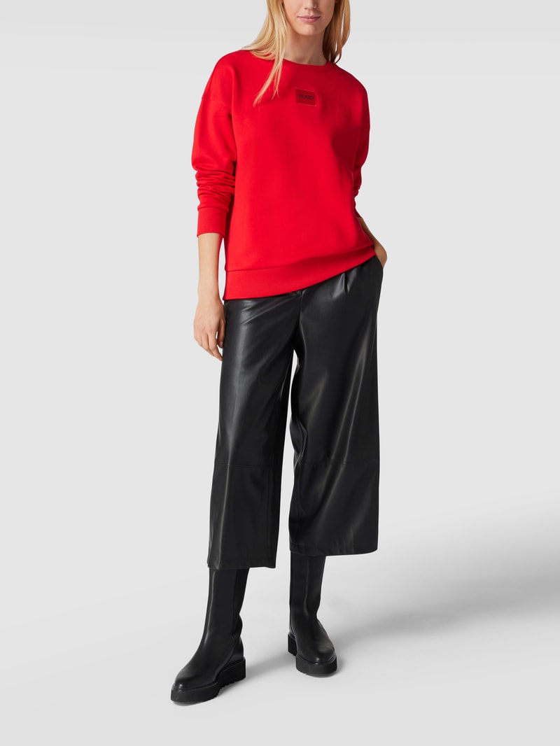 Sweatshirt mit Label-Patch in rot