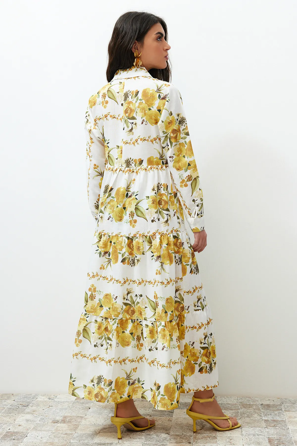 Trendyol Modest  Gelbes, mit Blumenmuster gewebtes Hemdkleid in Leinenoptik TCTSS24EB00104