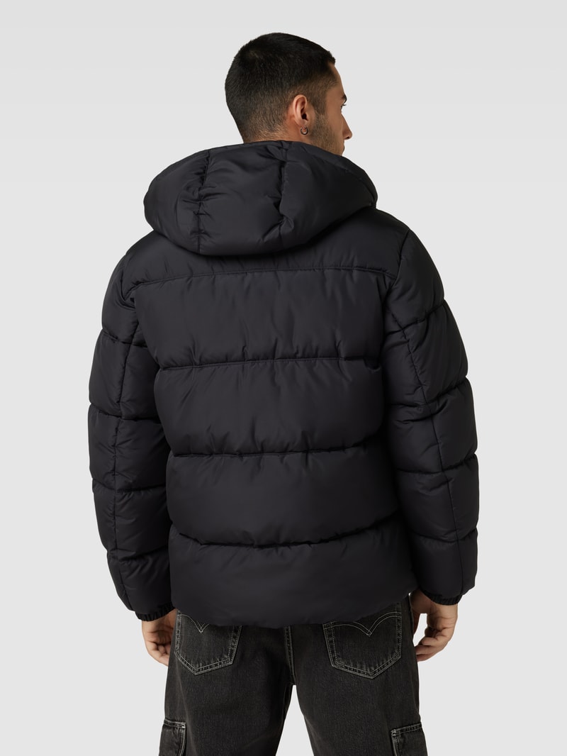 Steppjacke mit Label-Print in schwarz