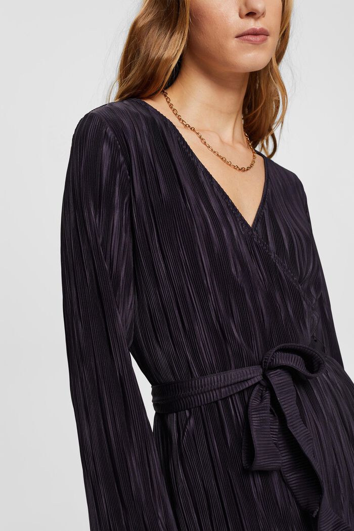 Plissiertes Longsleeve mit Bindegürtel