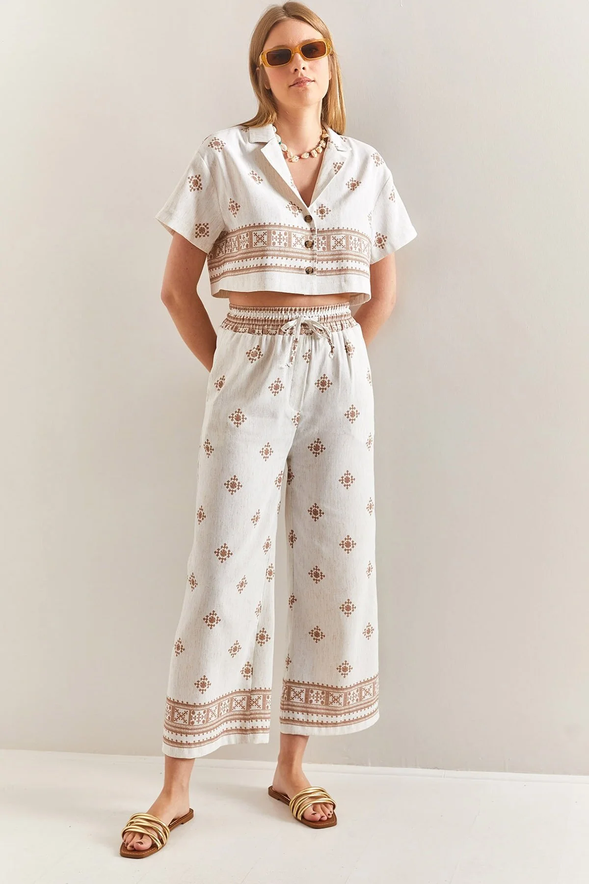 Bianco Lucci  Damen-Set mit kurzärmligen Ethno-Leinen-Crop-Hemdhosen