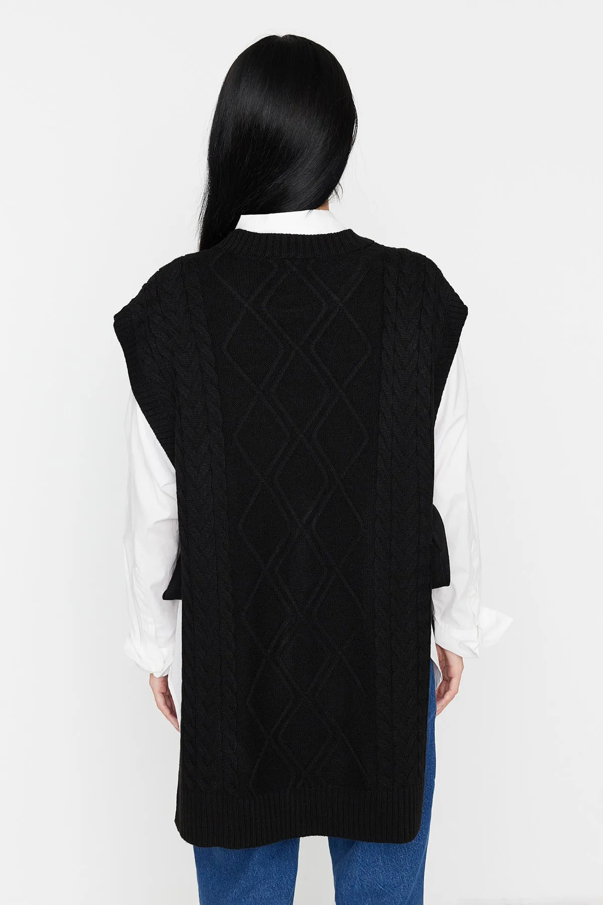 Trendyol Modest  Schwarzer geflochtener Strickpullover mit Bindegürtel TCTAW22UV0018