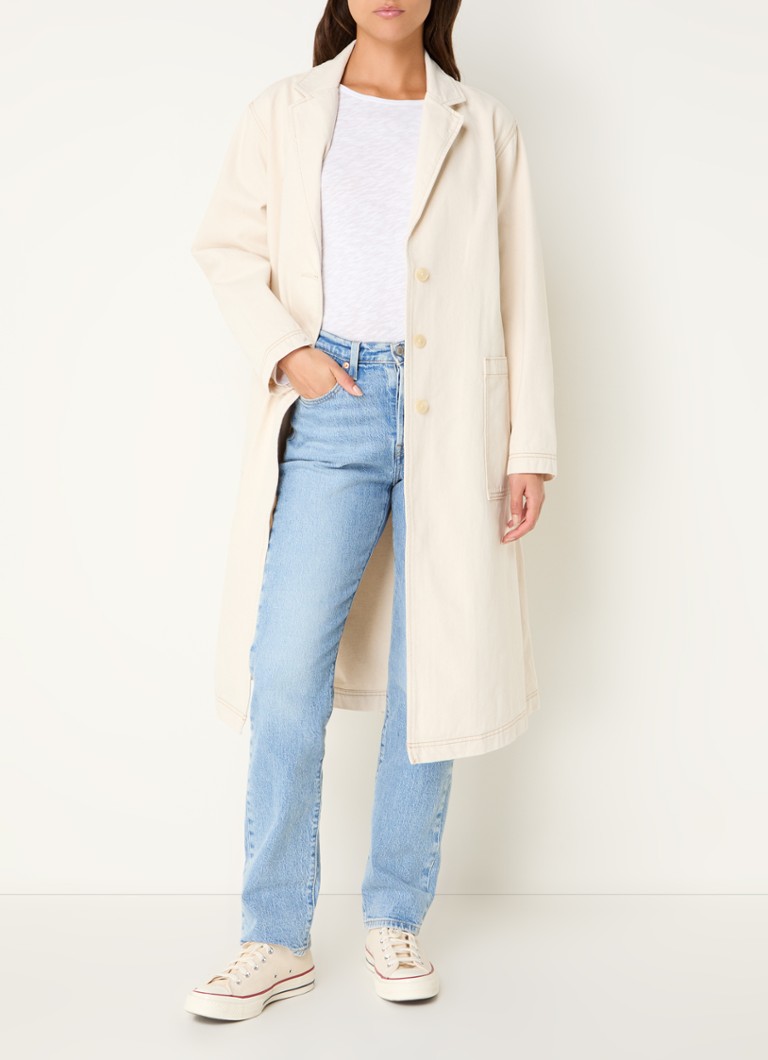 Gabardina vaquera Levi's con cinturón y bolsillos con apliques.