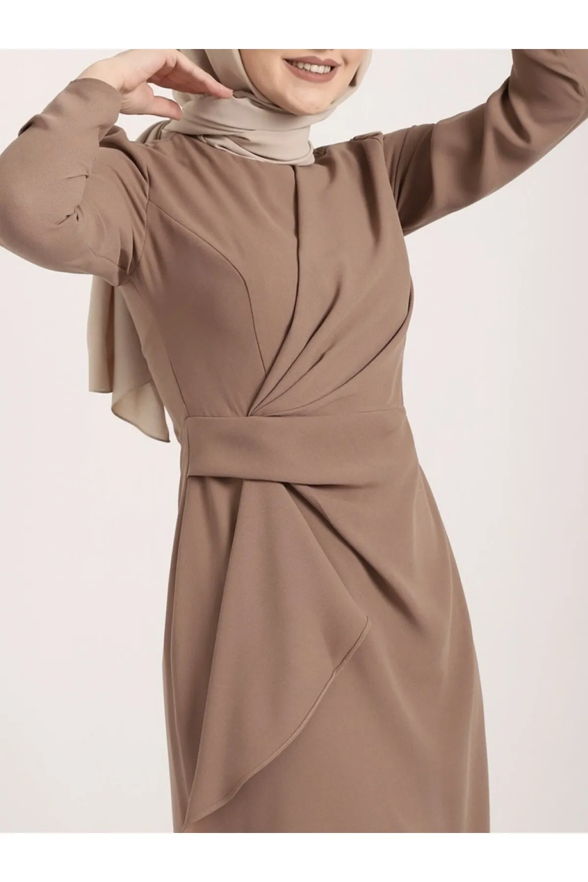 Modamorfo  Asymmetrisches Kreppkleid mit Aller-Front und Rock