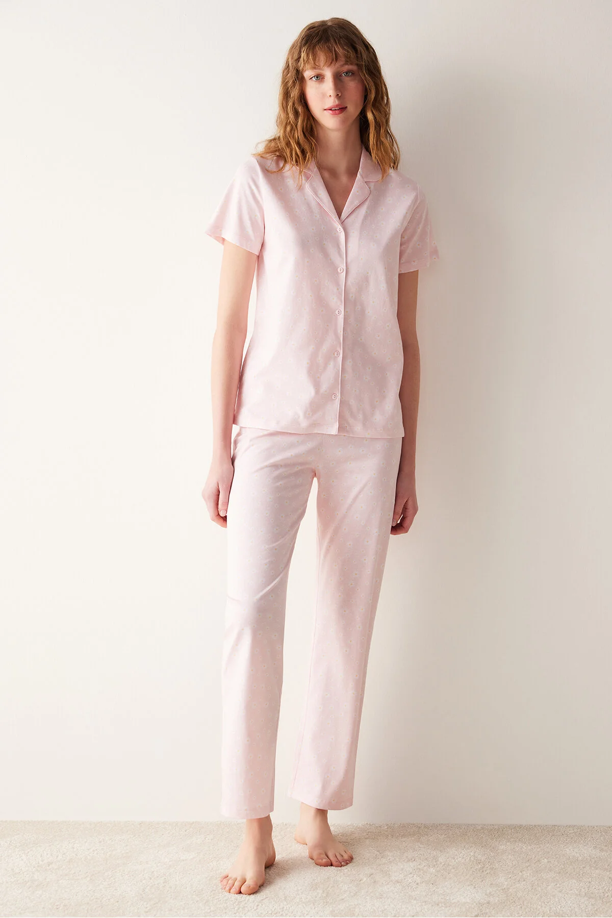 Penti  Base Niedliches Pyjama-Set mit rosa Hemd und Hose mit Blumenmuster