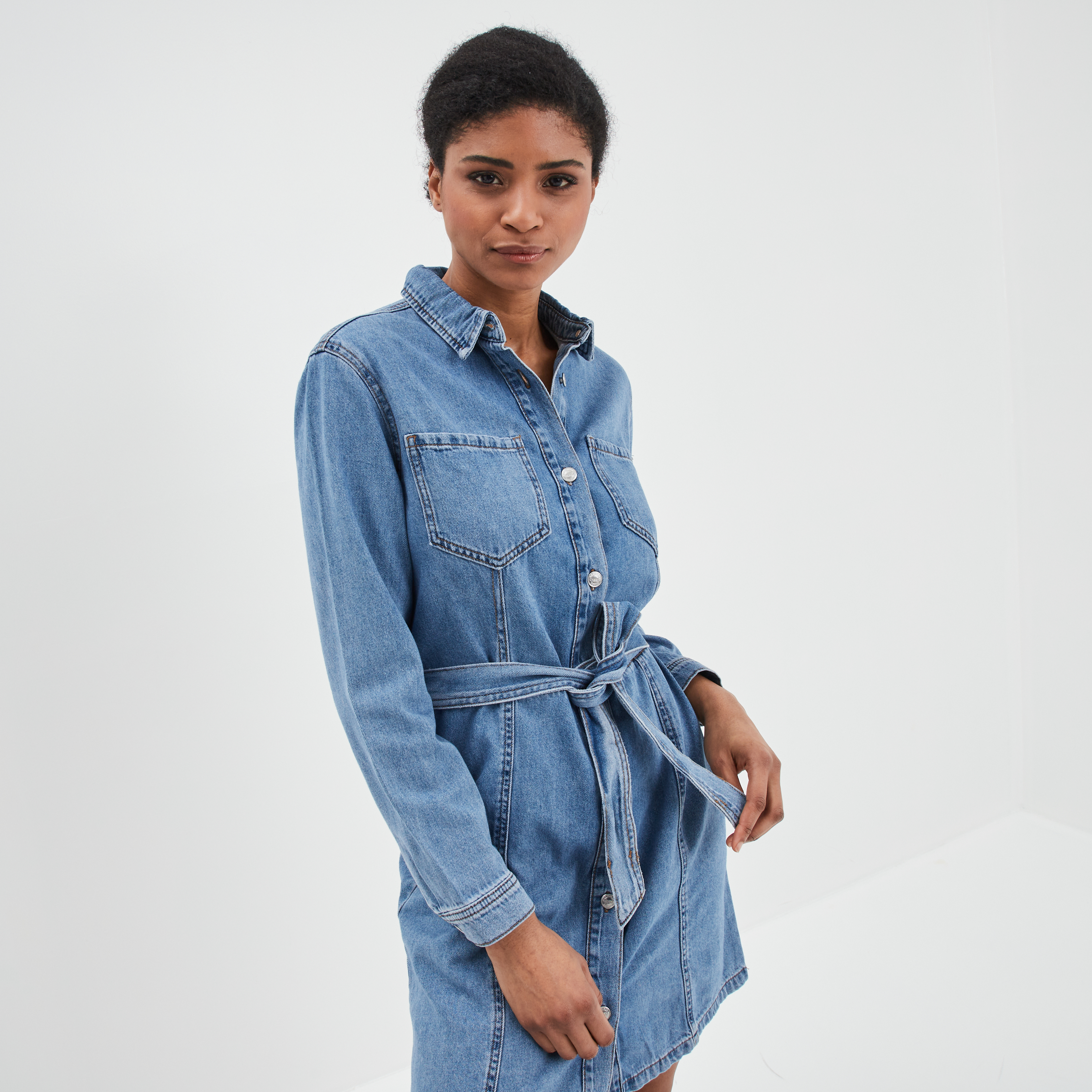 Robe chemise droite ceinturée en jean denim double stone femme | La Halle