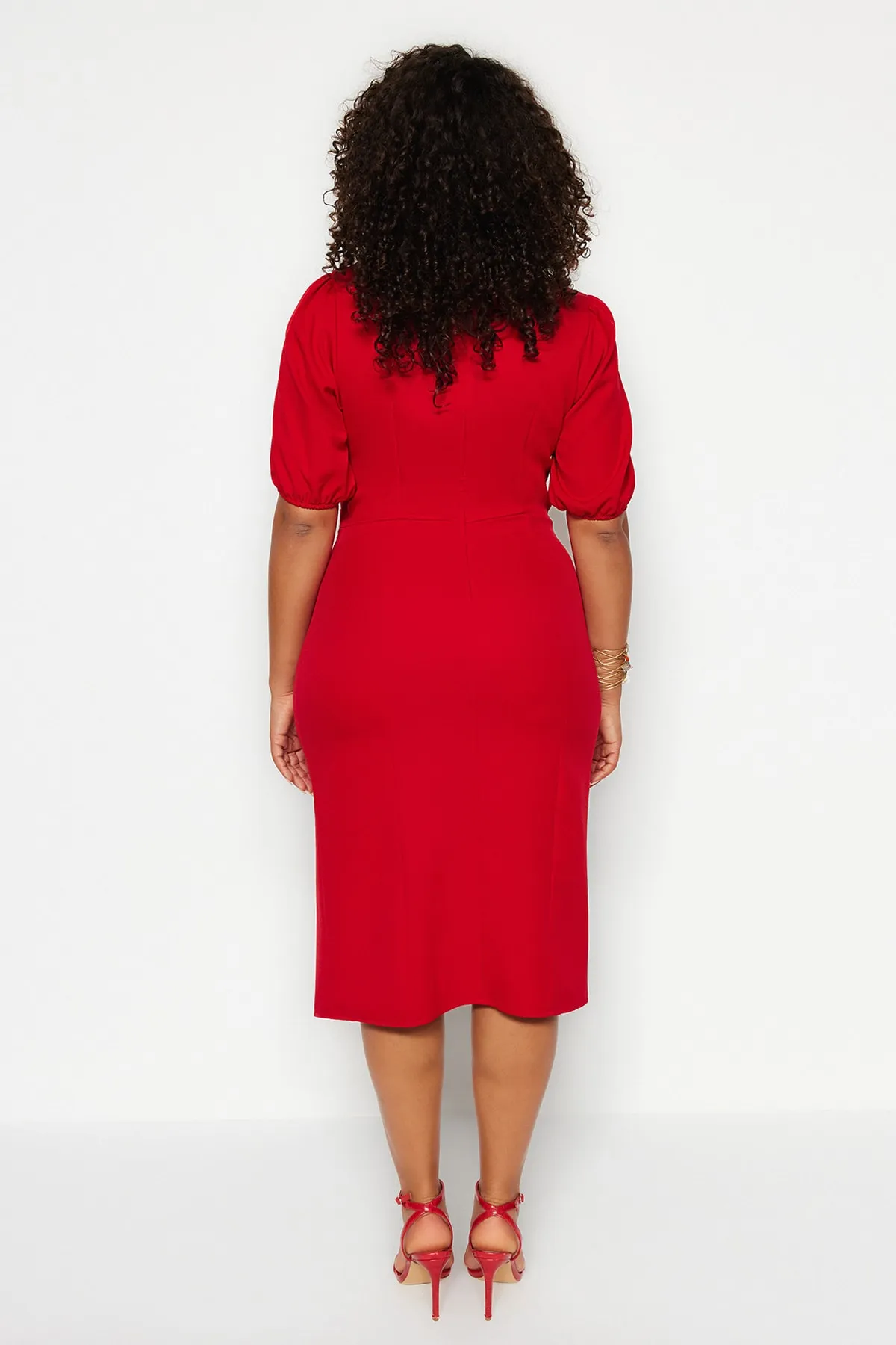 Trendyol Curve  Rotes gewebtes Kleid mit Gürteldetail TBBSS23AH00251