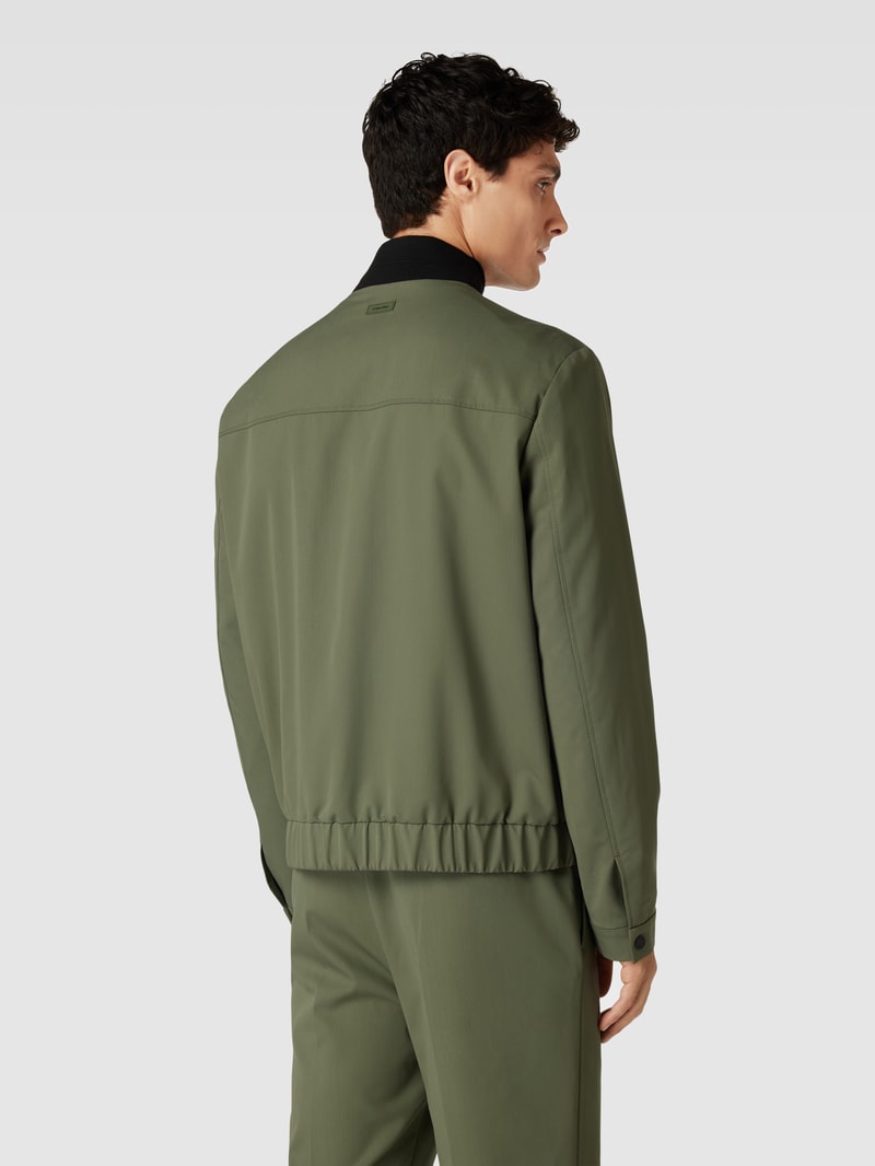 Hemdjacke mit Eingrifftaschen in olivgrün
