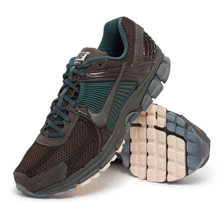 NIKE Zoom Vomero 5 
