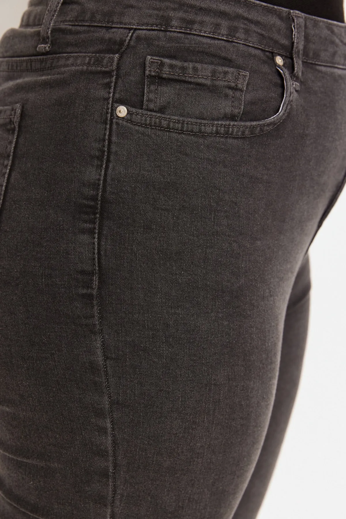 Trendyol Curve  Graue Röhrenjeans mit hoher Taille TBBSS22JE0075