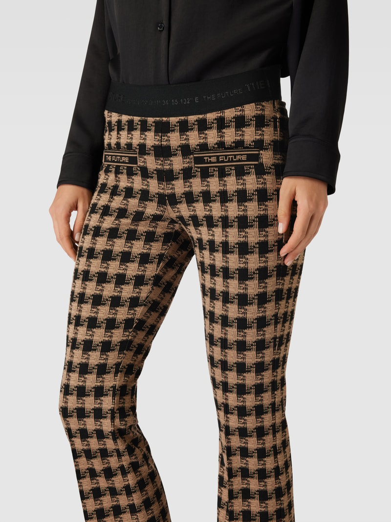 Stoffhose in verkürzte Passform in camel