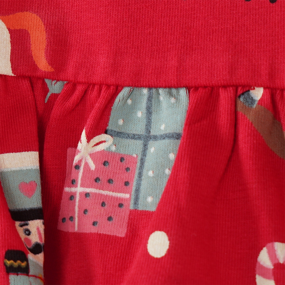 Baby Weihnachtsshirt mit bunten Motiven rot