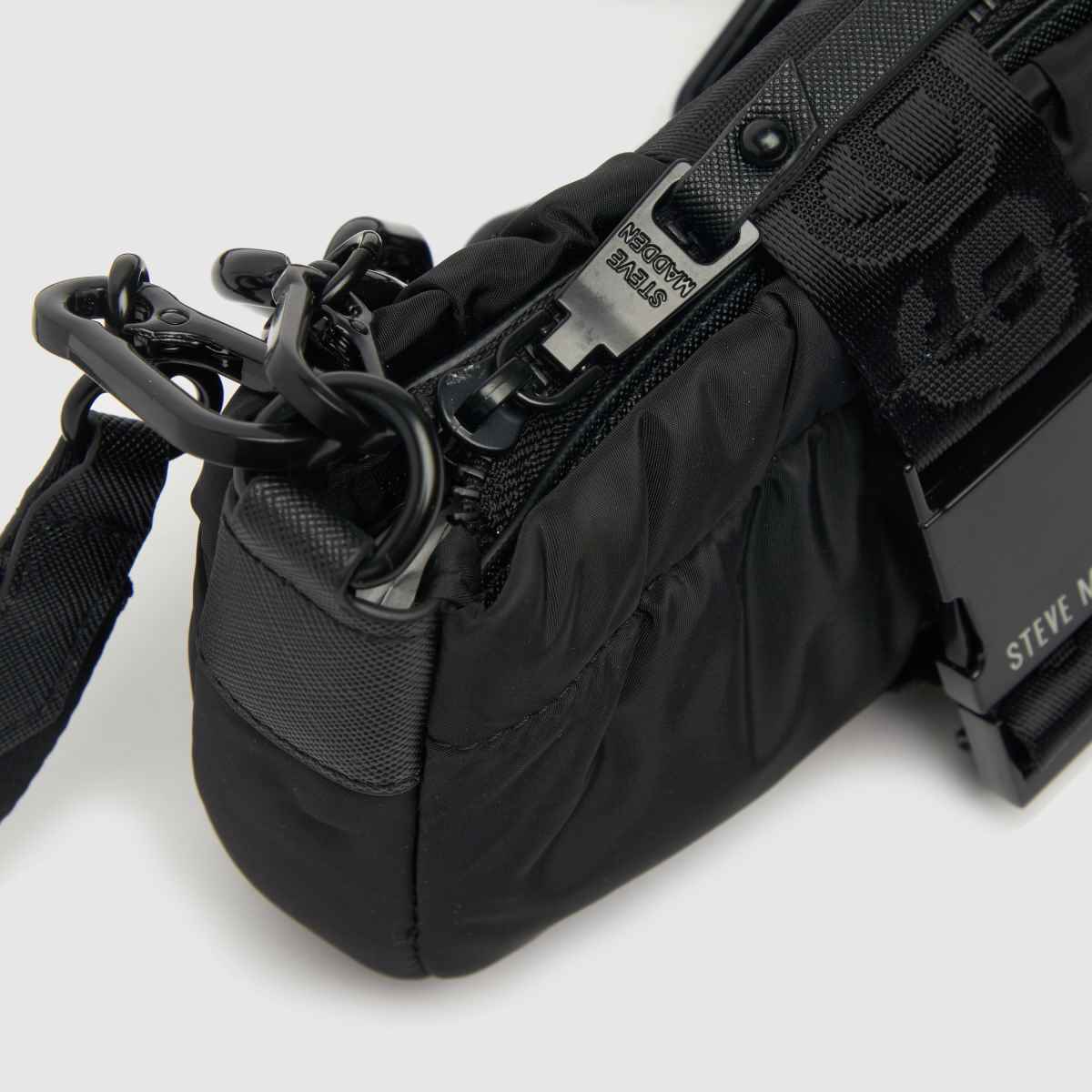 Steve Madden svart bastro axelväska