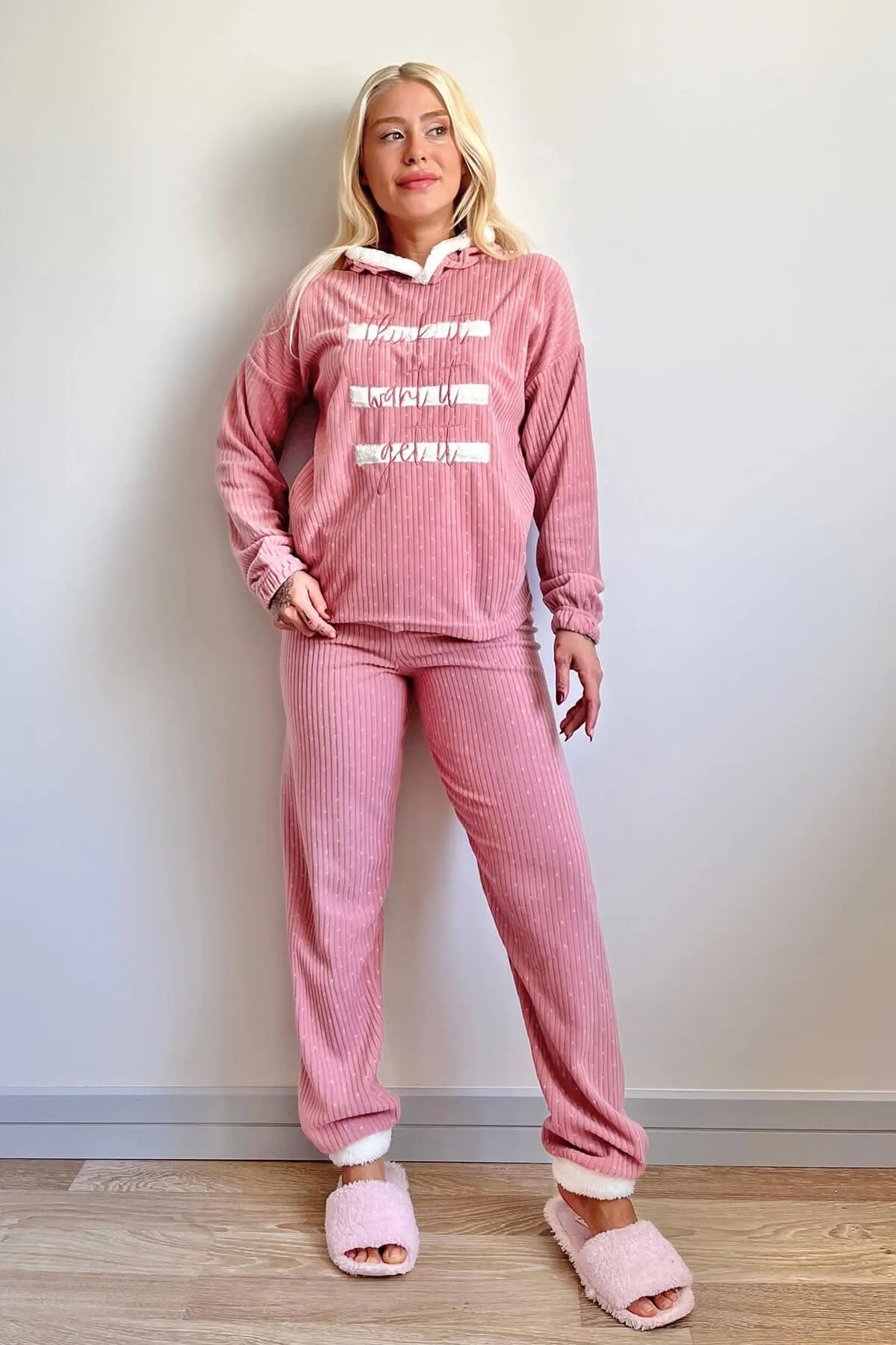 Pijamaevi  Powder Polar-Pyjama-Set mit drei Linienmuster und Kapuze aus Plüsch