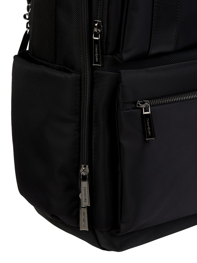 Rucksack mit USB-Anschluss in schwarz