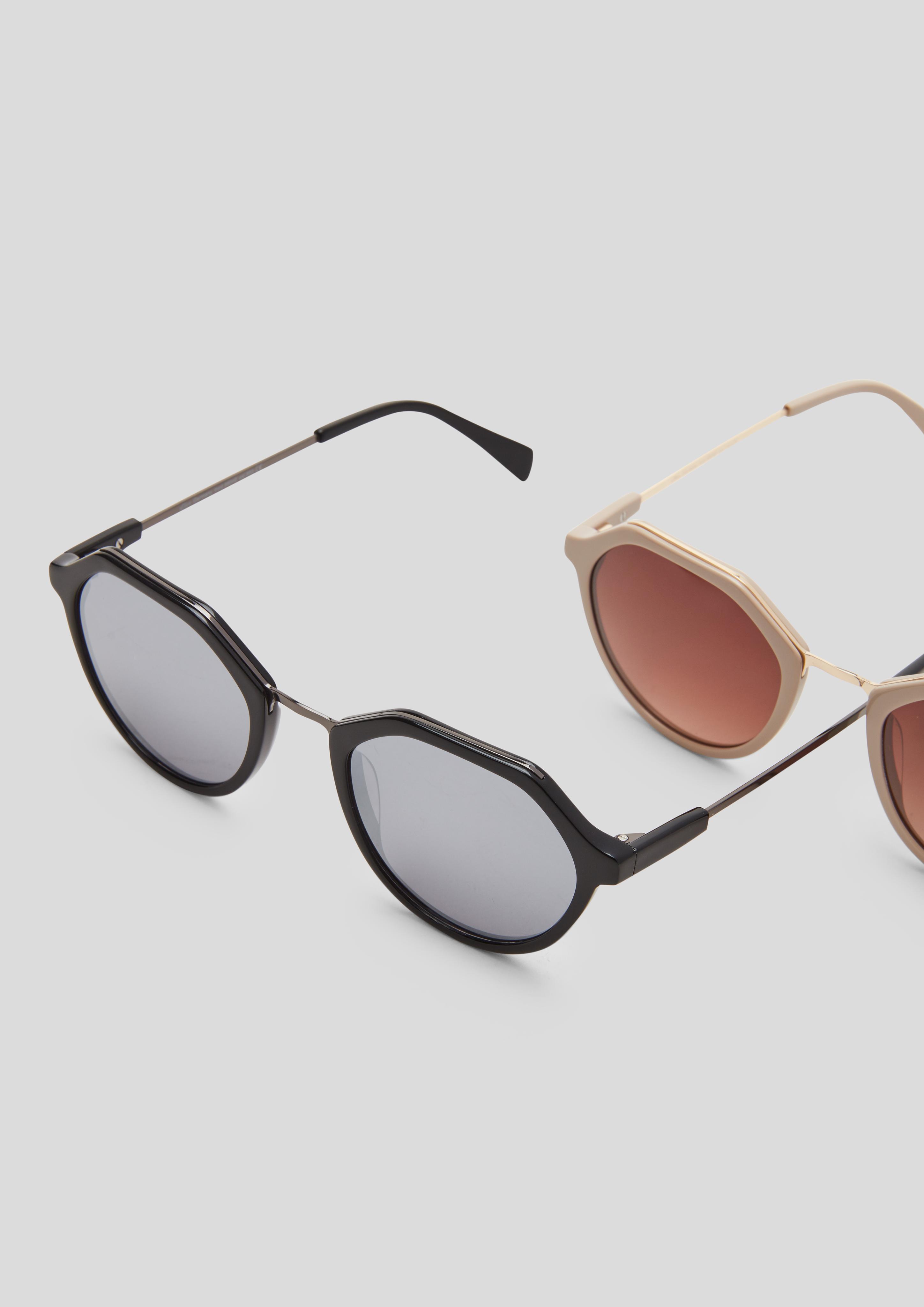 Sonnenbrille in eckiger Form  144.120.141.98546-710
