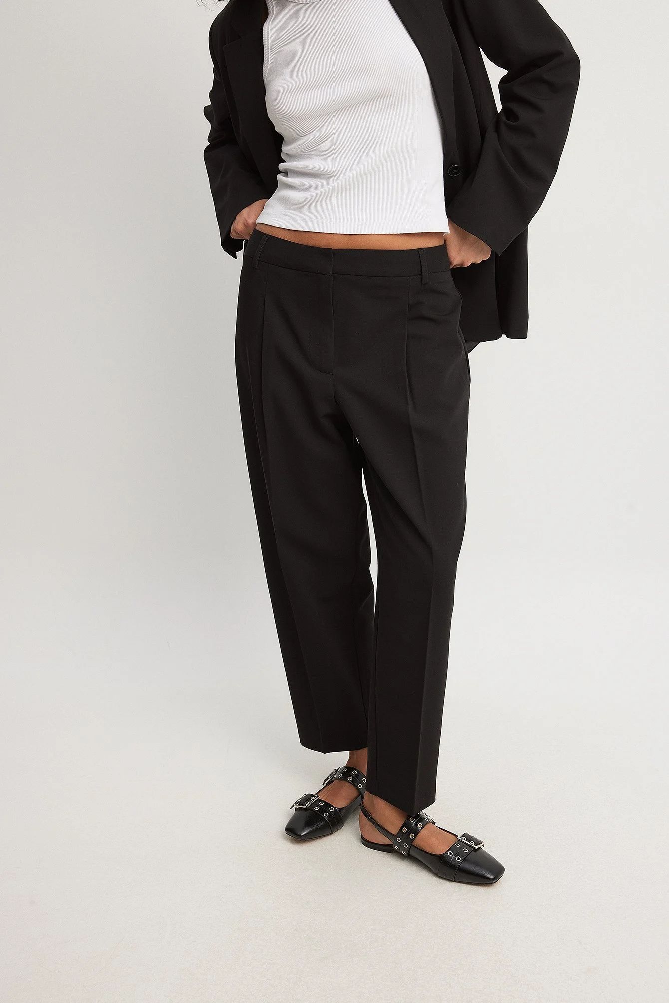 Cropped-Anzughose mit mittlerer Taille